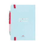 Tylna okładka niebieskiego notatnika A5 Pusheen z napisem „Meow & Forever” i długopisem.