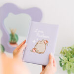 Pusheen - Zestaw notatnik A5 + długopis z kolekcji Moments - obrazek 6