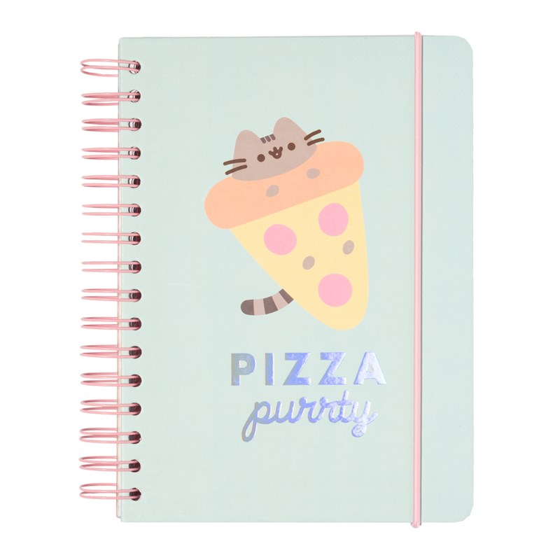 Notatnik A5 z kotką Pusheen w kawałku pizzy. 80 stron w kratkę, zamykany gumką, licencjonowany.
