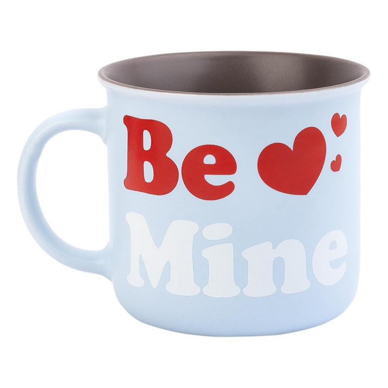 Kubek Pusheen z napisem Be Mine i czerwonymi serduszkami na jasnoniebieskim tle