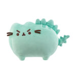 Miętowy Pusheen dinozaur z kolcami i groźną minką – uroczy strażnik dziecięcych snów.
